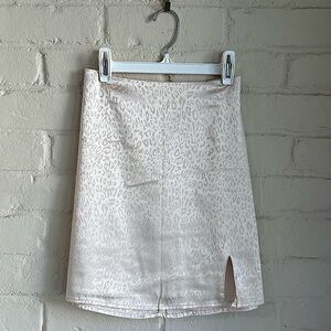 Le Lis size large light gold cream colored animal cheetah print silky skirt